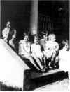 Kids_on_steps_Paris.jpg (53857 bytes)